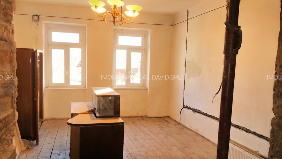 CASA SINGUR CURTE DE RENOVAT  cu teren 297 mp -ZONA PIATA UNIRII- comision 0% - 3