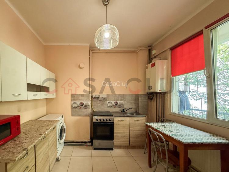 Apartament cu 2 camere, zona centrala, etaj intermediar - 3