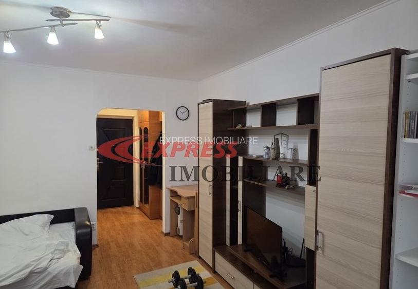 Dristor, Ramnicu Sarat, Bloc mixt, Auchan Vitan - 2