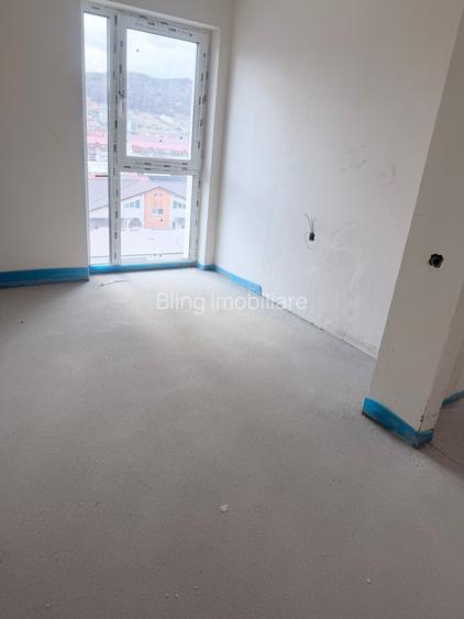 Apartament cu 3 camere,terasa,parcare,zona Eroilor,etaj intermediar - 4