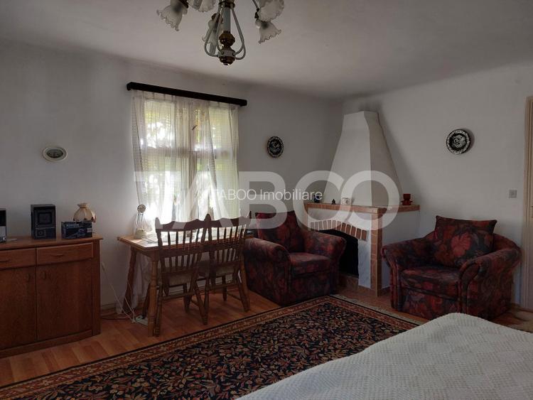 Casa de vanzare cu 2 apartamente separate si teren 544 mp Cisnadioara - 2