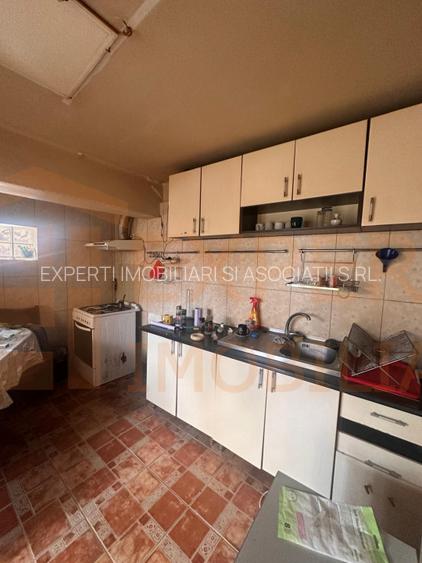 Casa de vanzare, situata in zona Stadion - 4