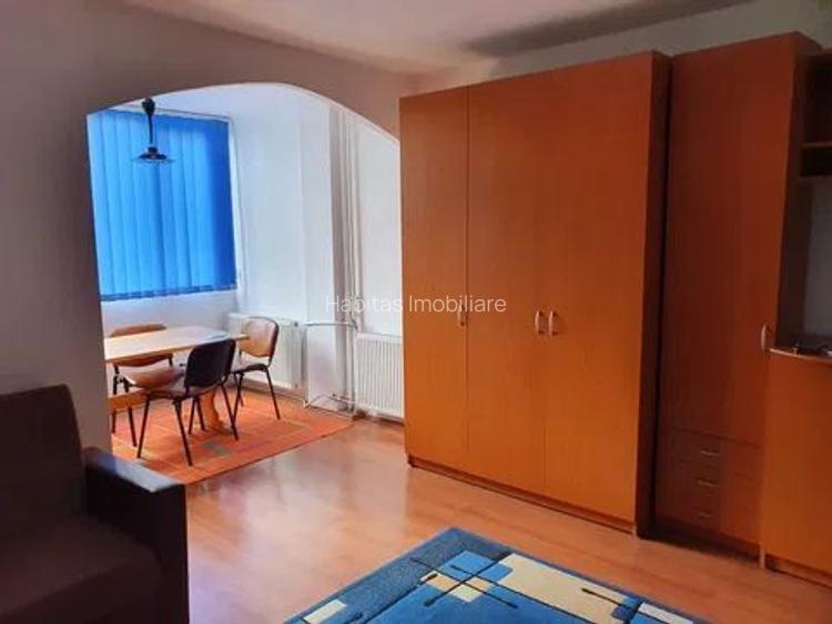 Garsoniera zona Iulis mall, strada Detunata - 3