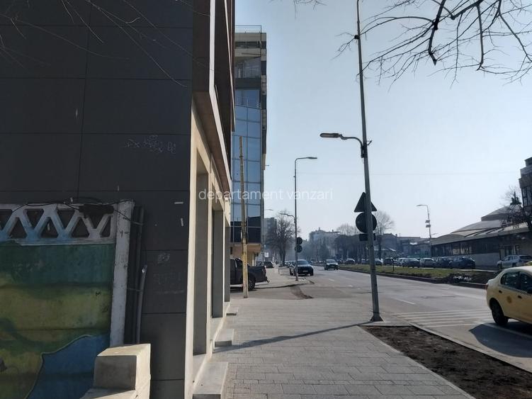 Bd. Mamaia -Univ. Ovidius -cladire de birouri / spatii comerciale de vanzare - 9