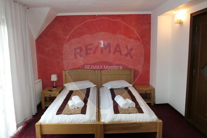 Vilă cu 10 camere de vânzare în zona Centrala - 10