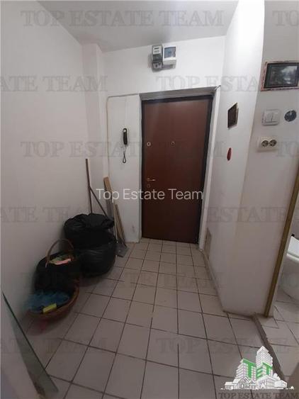 Bd Basarabiei -Parcul National- Vanzare  Garsoniera in bloc  Anvelopat-Libera - 7