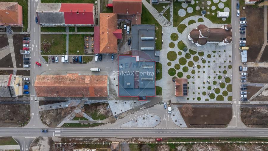 Spații comerciale de închiriat în Bod, suprafață 535 mp,  3 intrări - 6