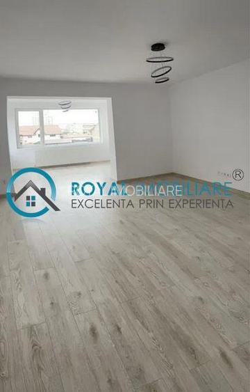 Royal Imobiliare - Vanzare apartament 3 camere zona Central - 2