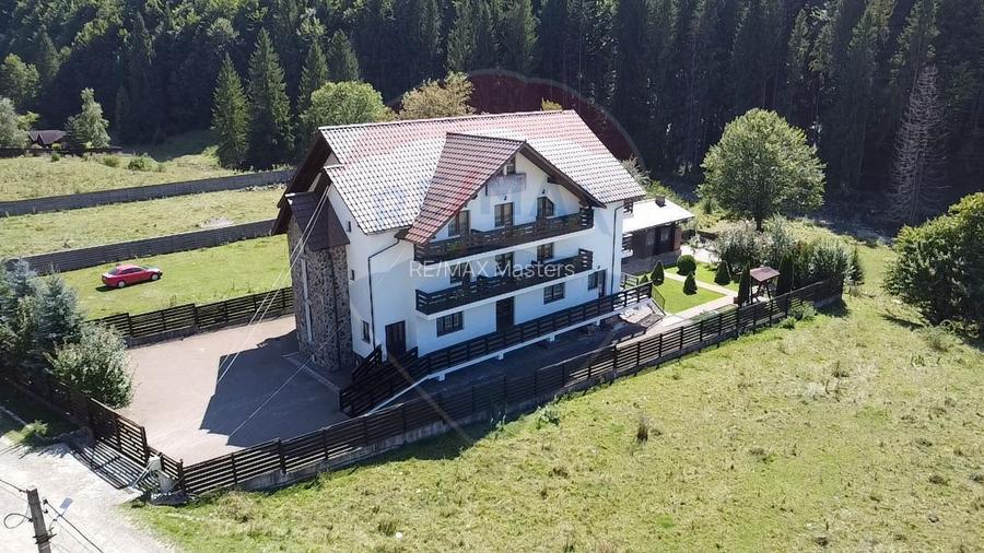 Pensiune cu 14 camere de vânzare Bucovina lângă pârtia Pojorata Malini - 4