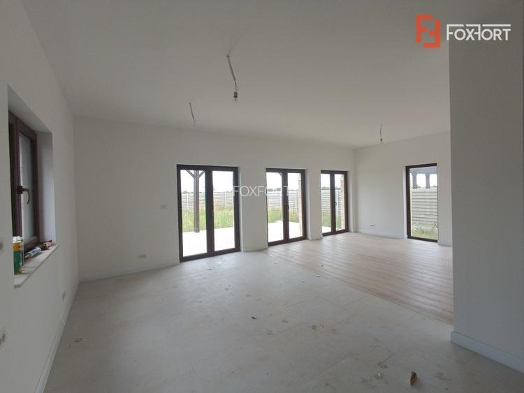 Casa individuala cu 4 camere de vanzare in Mosnita Noua  - 4
