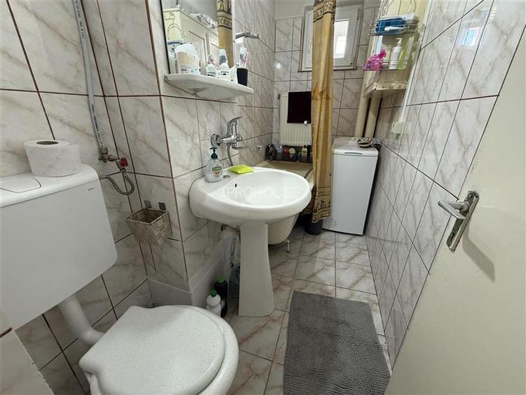 Apartament 2 camere, Mioritei (Slanicului), etaj 4/4, acoperis sarpanta. - 9