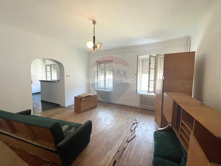 Casă cu 3 camere de vânzare în zona centrala comison 0% - 22