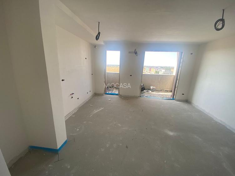 Nou. Etaj intermediar. Spatios - 2