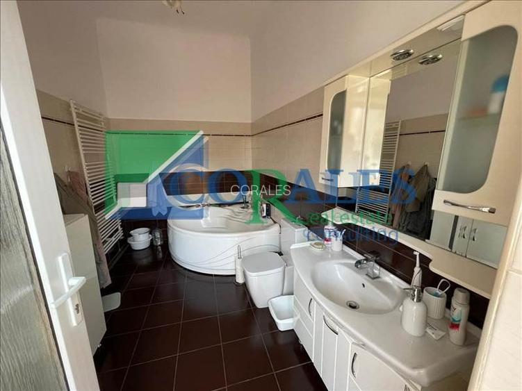 Casa Renovata complet Exterior si Interior.In Sinaia.Teren in proprietate. - 9