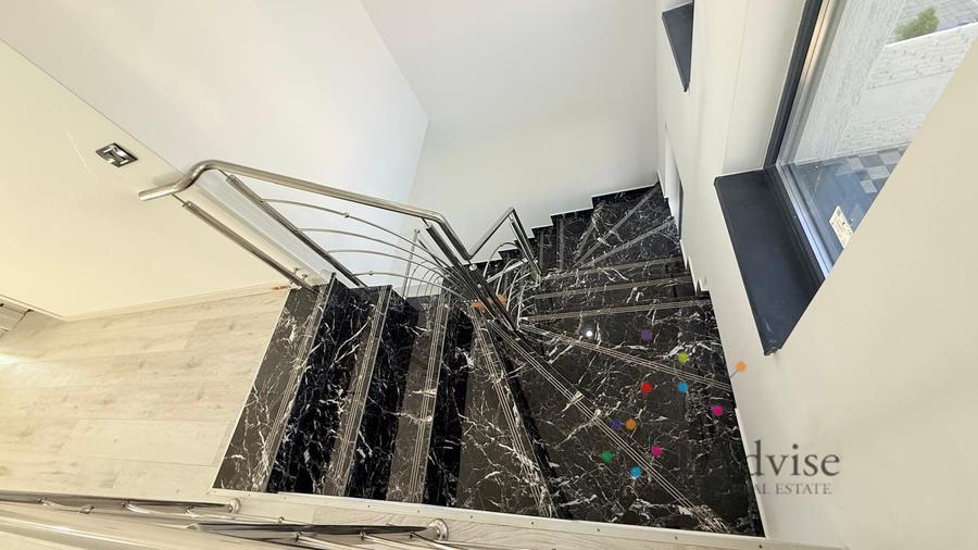 CASA MODERNA CU VEDERE PANORAMICA SPRE MUNTI in Cristian