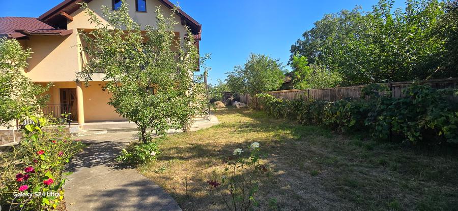 Casa cu etaj si 3552mp teren la Zaicesti