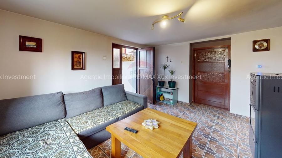 Casă / Vilă cu 4 camere de vânzare în zona Calea Poplacii - 11