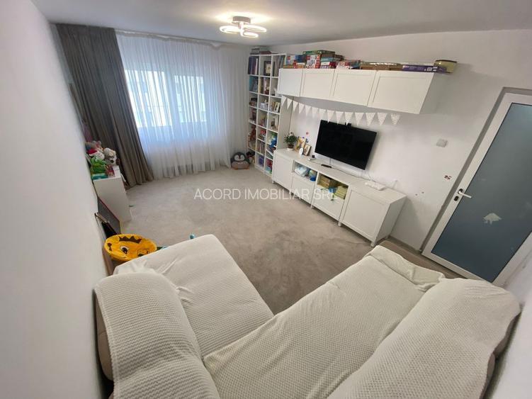 Faleza nord-- apartament 3 camere decomandat - 2