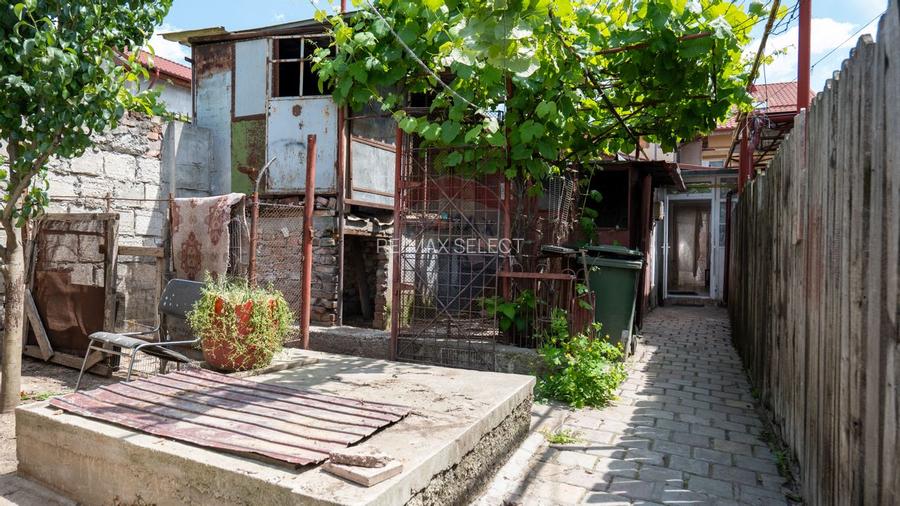 Oferta - casă de vânzare  si teren 241 mp, în zona Andronache - 12