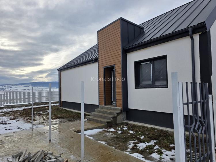 Casa individuala cu trei camere P+M, teren 400mp - 2