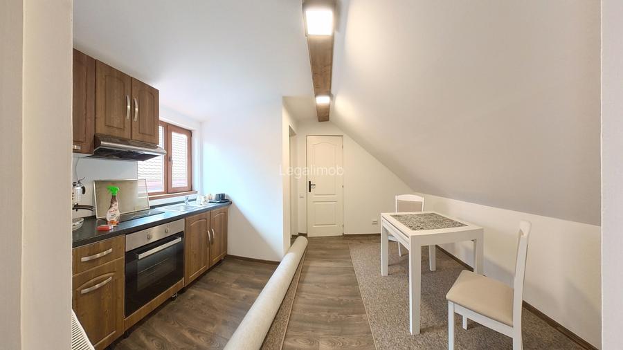 Apartament  la casa, centrul istoric - format din 2 garsoniere - 10