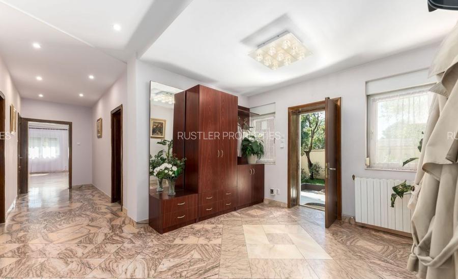 Vila eleganta langa Parcul Circului, 9 camere si 300 mp curte  - 6