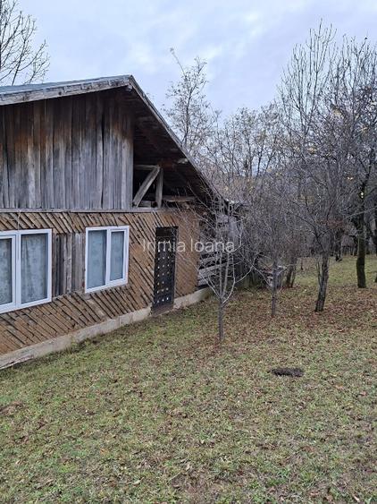 Casa cu teren de vanzare . - 2