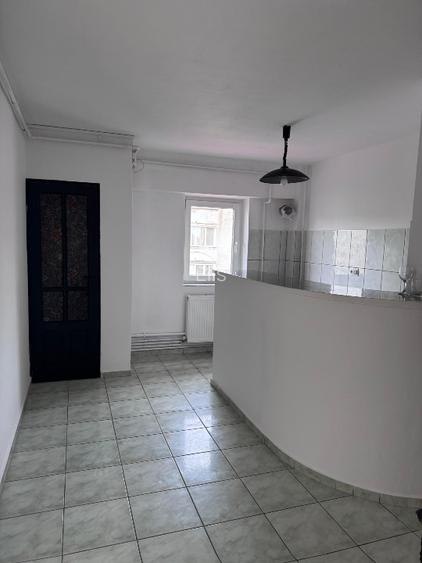 Proprietar vând apartament cu 2 camere, situat în Arad, zona Calea Aurel Vlaicu - 12