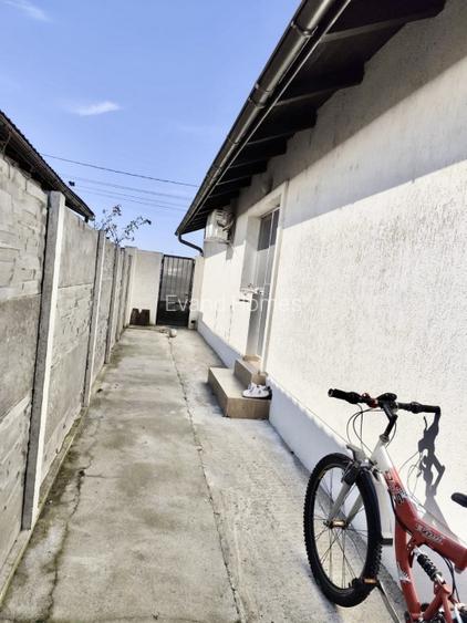 Duplex pe parter cu 3 camere si panouri fotovoltaice - Bucovat - 13