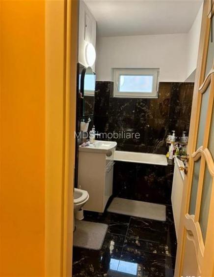 Decomandat cu 2 băi si 2 balcoane la etajul 3 - 6