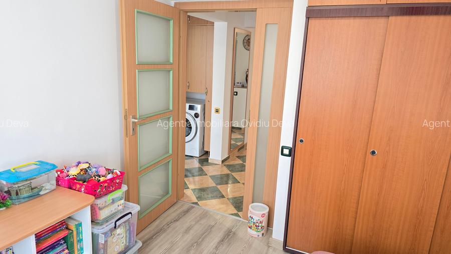 Vand apartament cu 3 camere decomandat in Deva, zona ultracentrala (Al. Neptun), - 10
