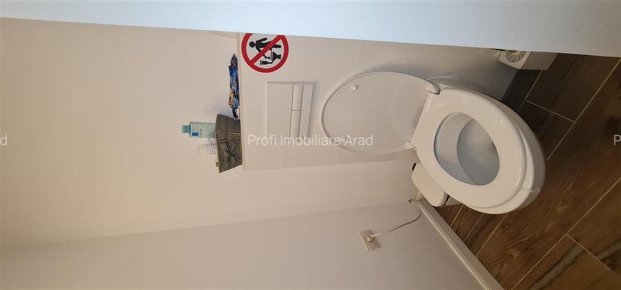 Spatiu langa Primarie pt. prestari servicii, birou, cabinet, salon - renovat - T - 14