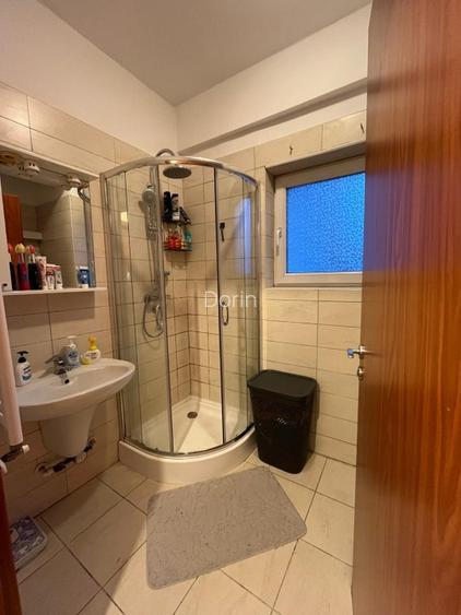 Proprietar vand apartament 2 camere + 1 loc de parcare - 10