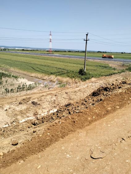 Teren Oarja de 8 400 mp, langa Pasarela A1, 5,5 euro/mp la Pretul 46 200 Euro. - 5