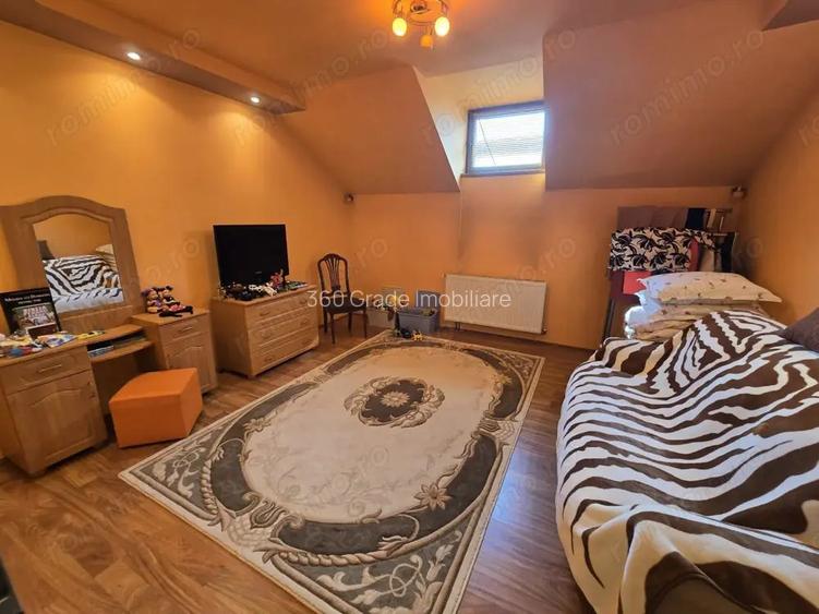 Casă Individuală cu 8 Camere și 4 Băi de Vânzare în Ciarda Roșie - 375 - 7