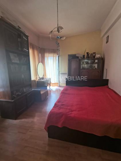 CENTRU VECHI APARTAMENT CU 3 CAMERE 75 MP PRET 152900 EURO - 5