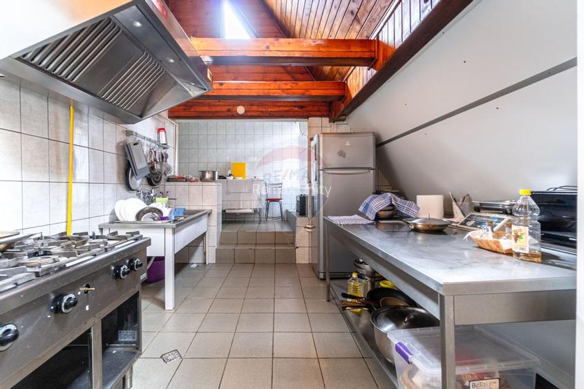 Casă / Vilă cu 20 camere de vânzare în Timisu de Jos, DN1, Brasov - 12