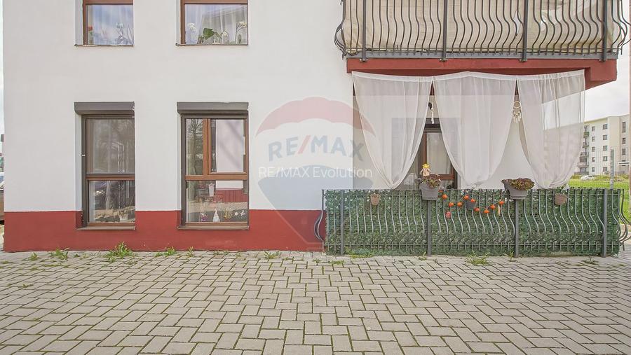 Apartament cu 3 camere de vânzare în zona Tractorul - 11