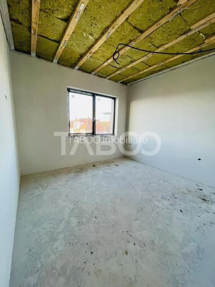 Duplex cu 2 garaje semifinisat de vanzare in cartierul Dambul Rotund - 2