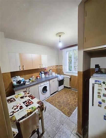 Apartament 2 camere de renovat 1 Decembrie - 5