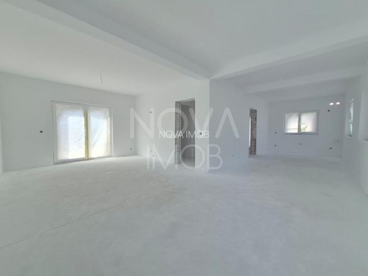 Casa tip duplex, la alb - Sura Mica - COMISION 0 - 6
