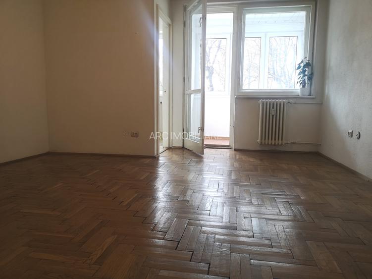 Garsoniera amplasata la etajul 1,zona Calea București - 5