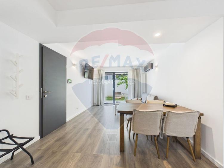 Apartament la parter ce are curte proprie ,  2 camere in Bloc nou - 12