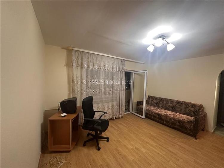 56mp, mobilat si utilat in bloc anvelopat lingă piata Doina - 3