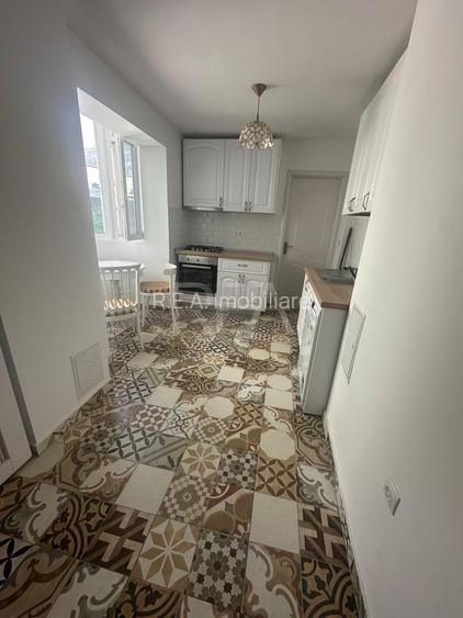 Apartament 3 camere Sala Palatului +pod , aporape de metrou - 7