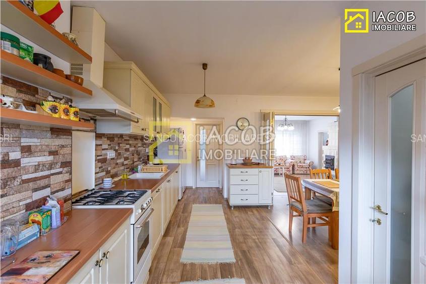 Casa, anexe, 3762 mp teren, 25000 mp padure, Comanesti, jud. Bacau - 30