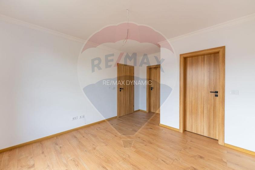 Apartament cu terasă și 2 parcări - Complex nou central - 12