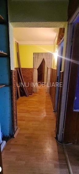 Etaj 2 - Dacia - Piata - 3 camere decomandat - liber - 4