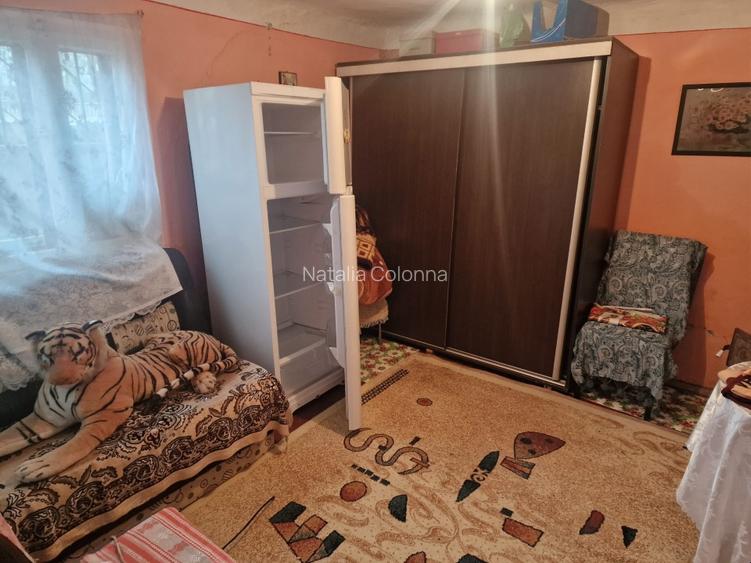 Vând casa la curte batraneasca locuibila - 9