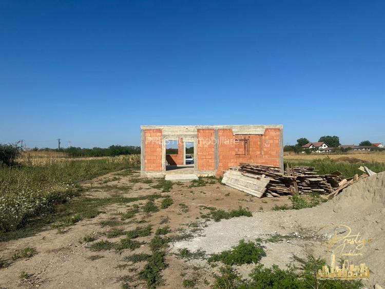 Casa la rosu si teren de 560 mp de vanzare in Tarian - Bihor  - 5